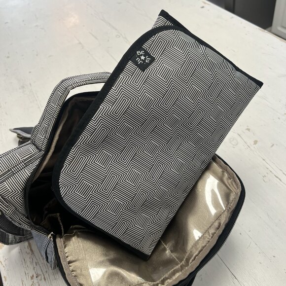 JUJUBE JU JU BE BABY DIAPER BAG DUFFEL SHOULDER BAG BLACK HERRINGBONE CHEVRON - Picture 9 of 10